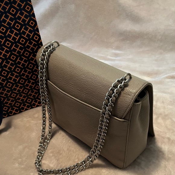 Tory Burch Classic Handbag - Picture 3 of 16